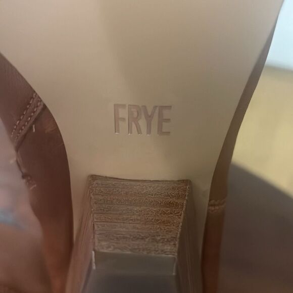 FRYE REINA LEATHER ANKLE BOOTIE SAND SIZE 10M - Picture 3 of 9
